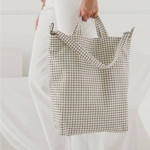 BAGGU Duck Bag in Natural Grid